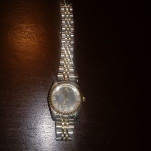 Ladies quartz watch